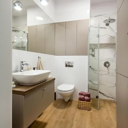 W&k Glam - Z Balkonem, Faktura Vat, Parking W Garazu, Netflix