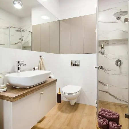 W&k Glam - Z Balkonem, Faktura Vat, Parking W Garazu, Netflix