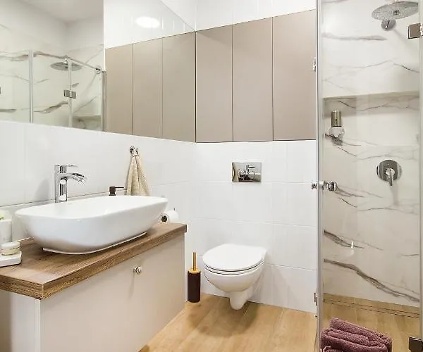 W&k Glam - Z Balkonem, Faktura Vat, Parking W Garazu, Netflix